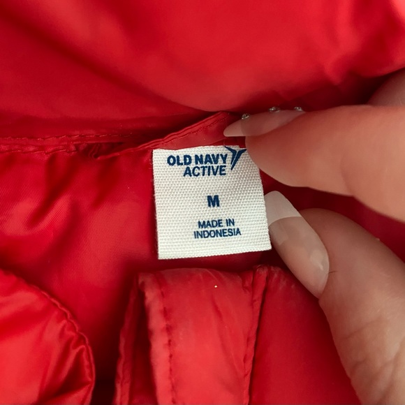 Women’s Red old navy soft puffer jacket - Picture 4 of 4